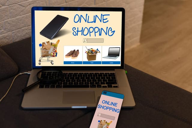 E-Commerce auf Laptop